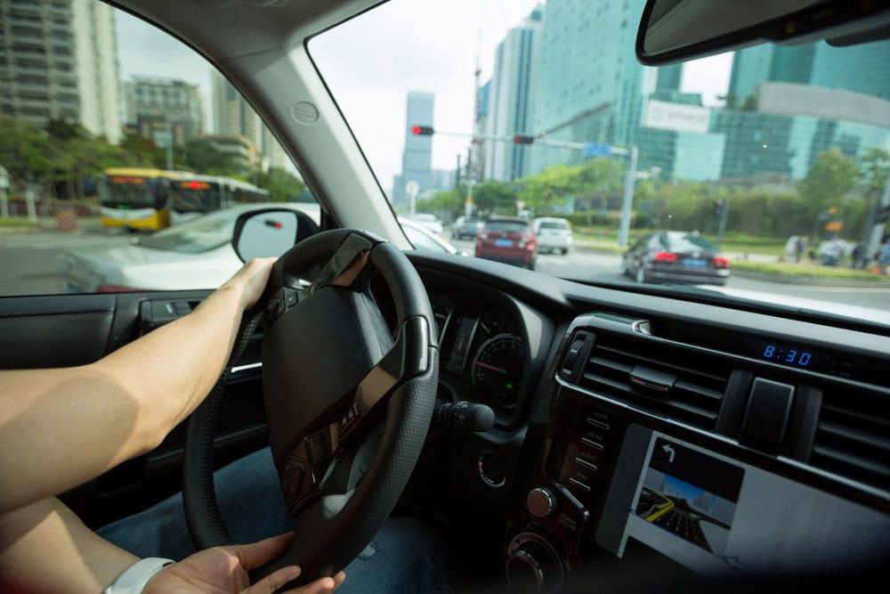 Lawyer in Chicago handling injury claims from left turn accidents