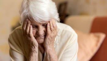 Can dementia patients live in an assisted living facility?