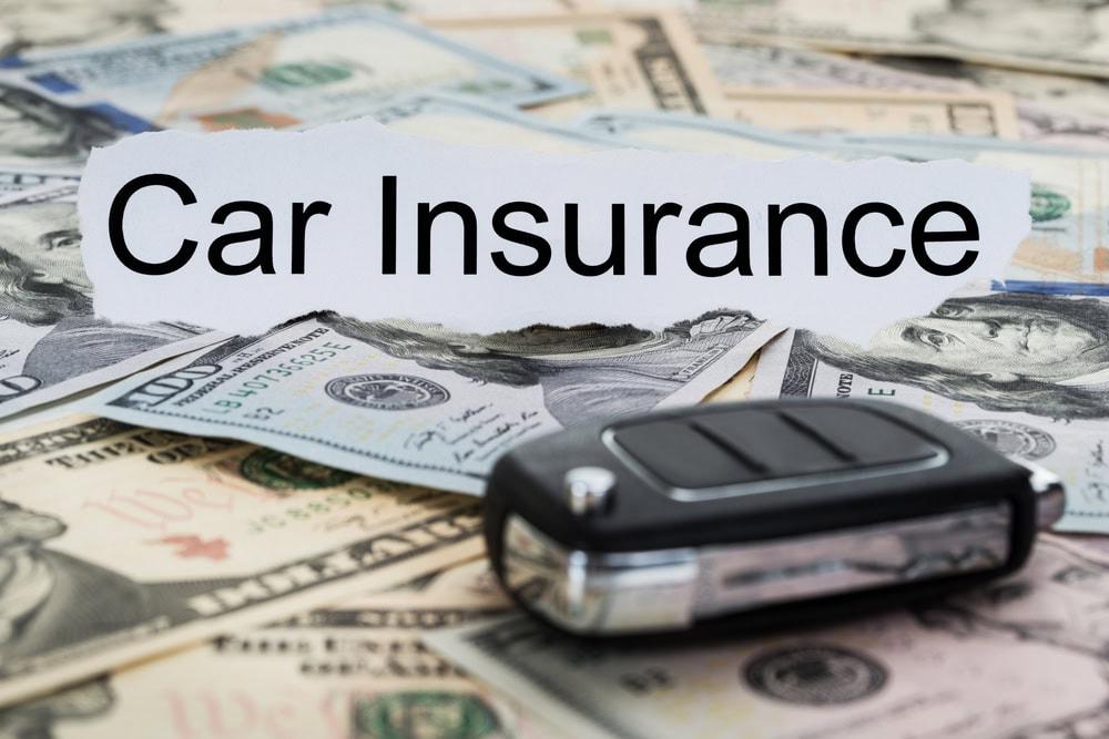 Attorney discussing car insurance claim options with an accident victim in Chicago.