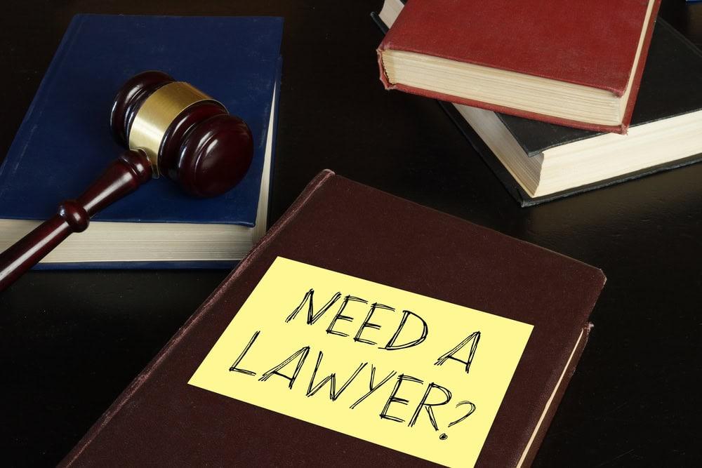 When to hire a car accident lawyer – chicago attorney advising injured drivers.