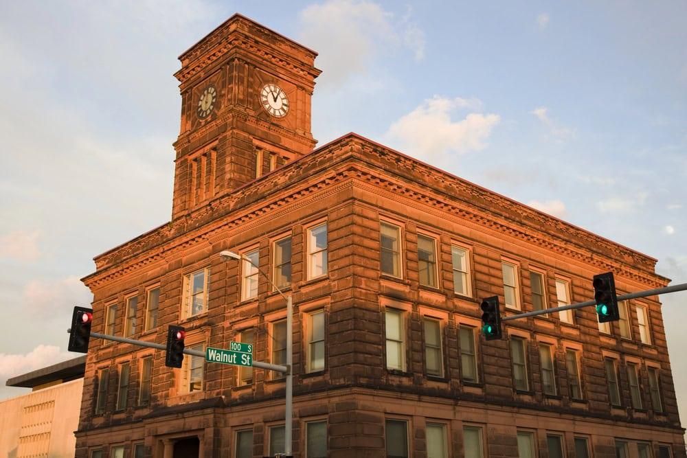 A personal injury law firm in Rockford helping a client with their injury claim.