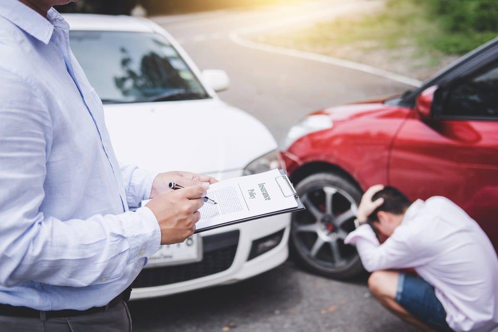 Chicago lawyer explaining contributory negligence in car accident injury cases.