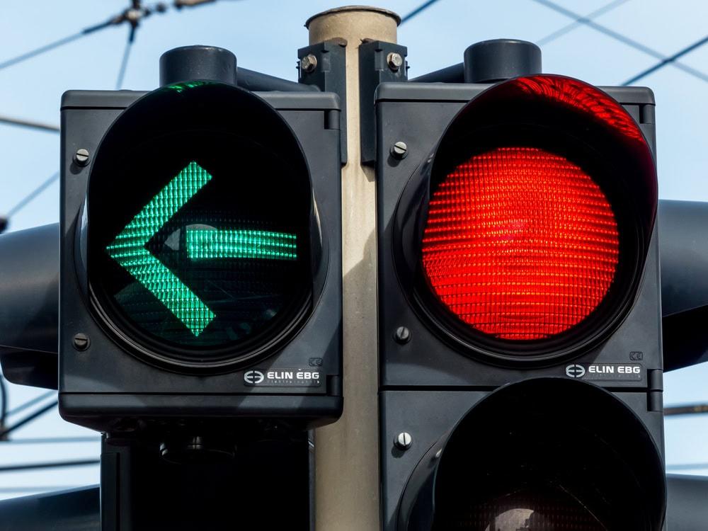 Chicago lawyer representing drivers injured in left-turn accidents with oncoming traffic.