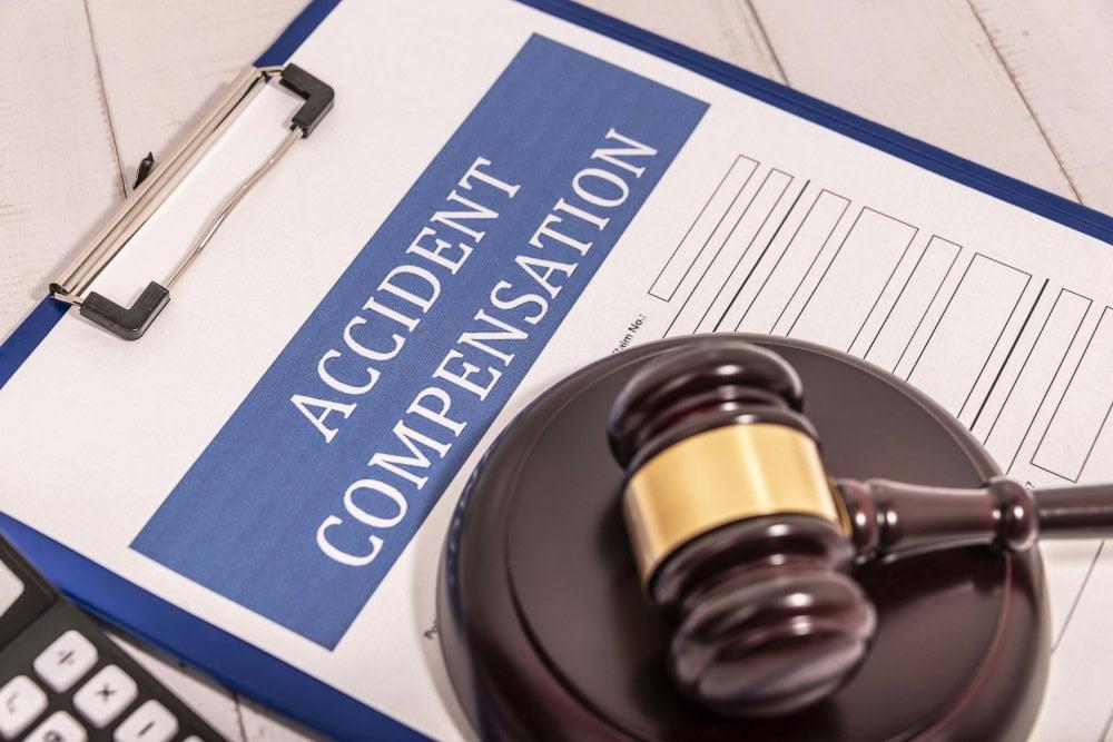 Legal guidance on recovering medical expenses and lost wages after a Chicago bicycle crash.