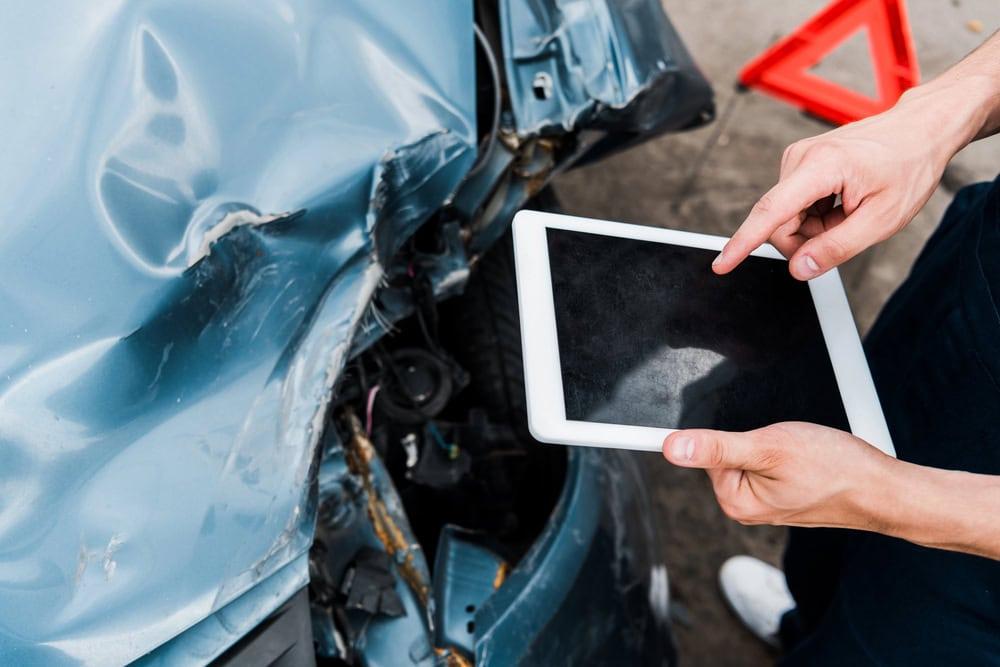 A Buffalo Grove car accident law firm providing legal support at the accident scene.
