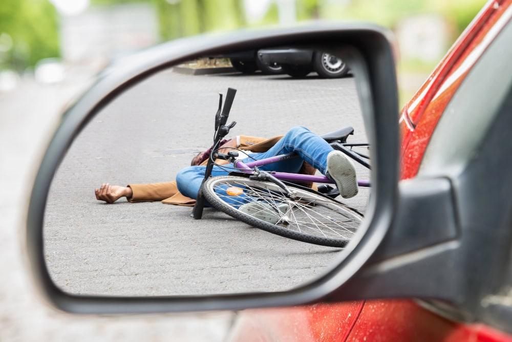 Attorney representing cyclists injured in hit-and-run bike crashes in Chicago.