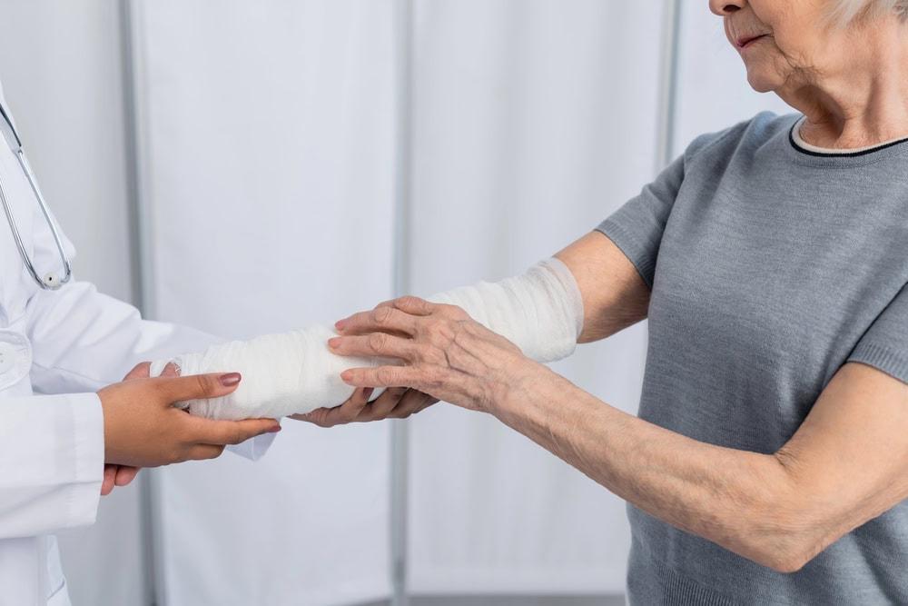 Legal help for nursing home neglect victims seeking financial settlements in Chicago.
 