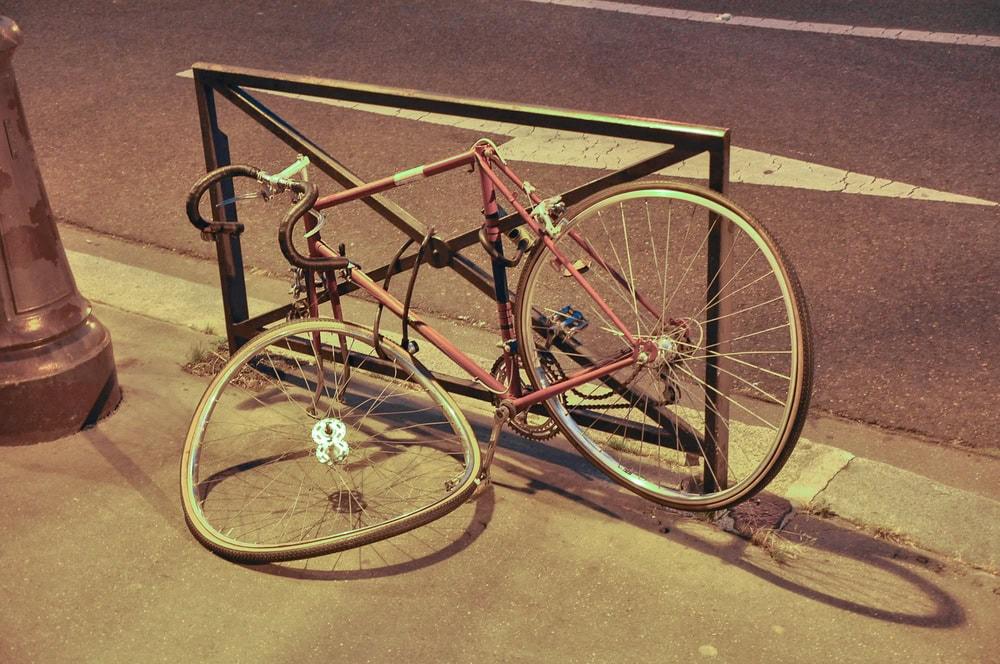 An experienced Chicago attorney discussing a pothole-related bicycle accident claim with an injured cyclist.