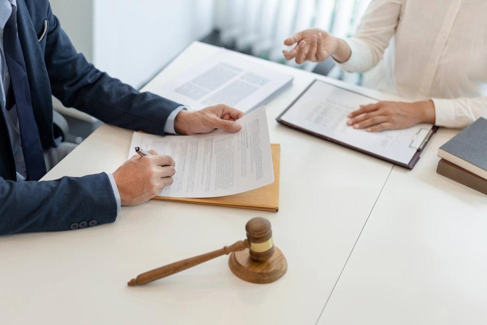 Law firm using expert testimony with specialized knowledge to support a car accident claim.